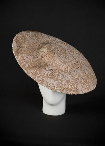 Toyo and italian guipur hat with a big silk rose