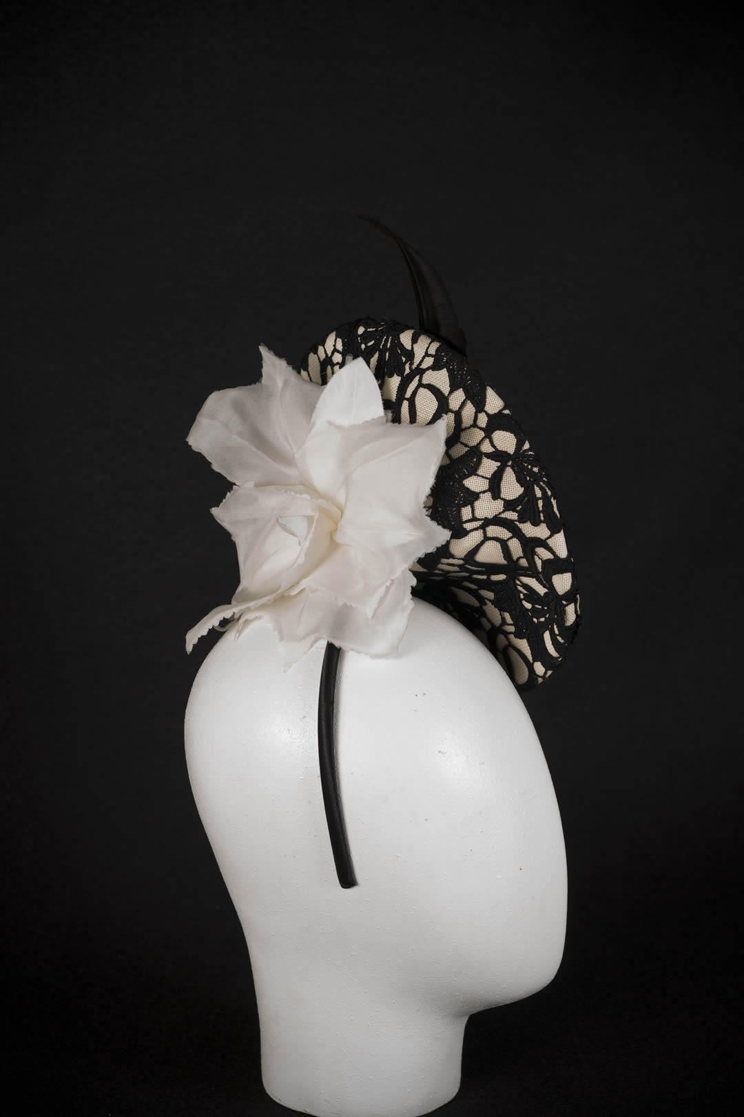 Toyo and italian guipur hat with black feather and hand made silk orchide