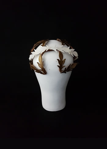 Wired fascinator with porcelain spikes