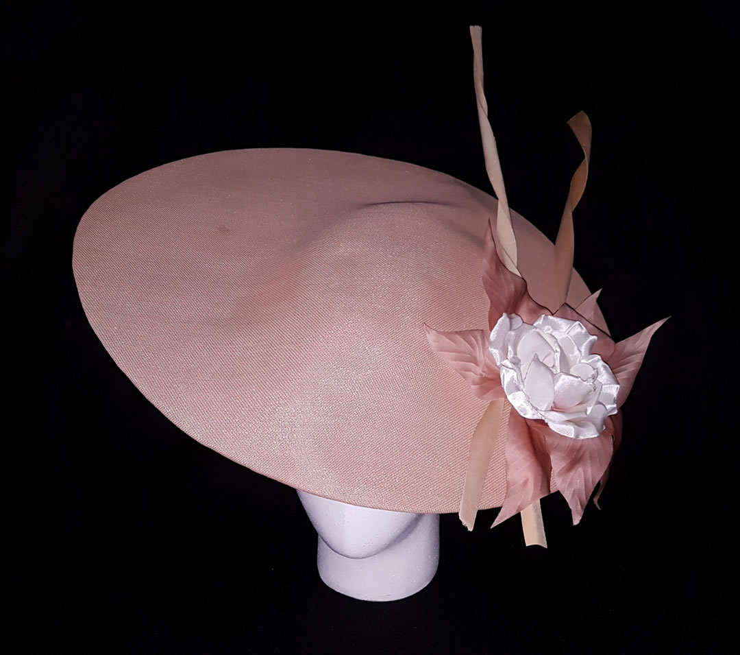 Toyo hat with natural fibers and hand made silk flower